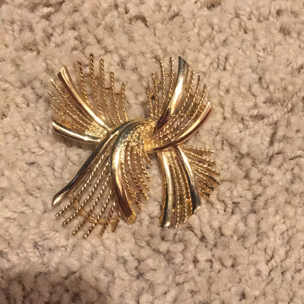 Vintage Textured Gold Tone Flowing X Sash Bow 70's Modernist Brooch
